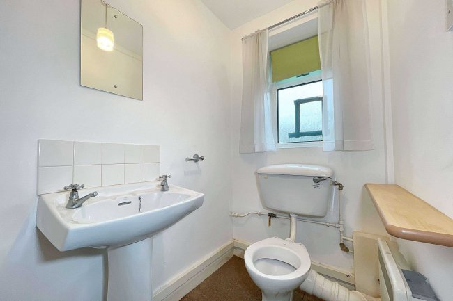 2 Rosemount Gardens, Musbury Road, Axminster, EX13 5AE 8