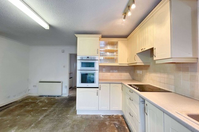 2 Rosemount Gardens, Musbury Road, Axminster, EX13 5AE 8