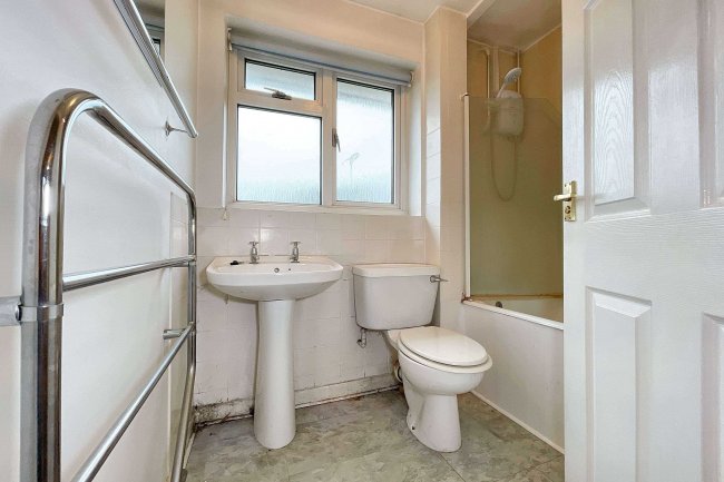 2 Rosemount Gardens, Musbury Road, Axminster, EX13 5AE 8