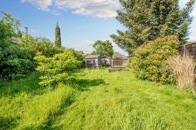 33 Ayebridges Avenue, Egham, Surrey, TW20 8HS 9