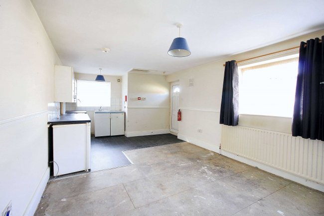 45 Grosvenor Road, Skegness, Lincolnshire, PE25 2DD 8