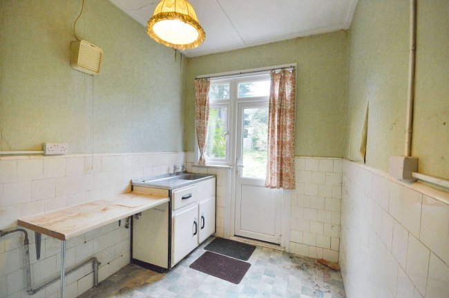 43 Cobham Road, Fetcham, Leatherhead, Surrey, KT22 9HT 3