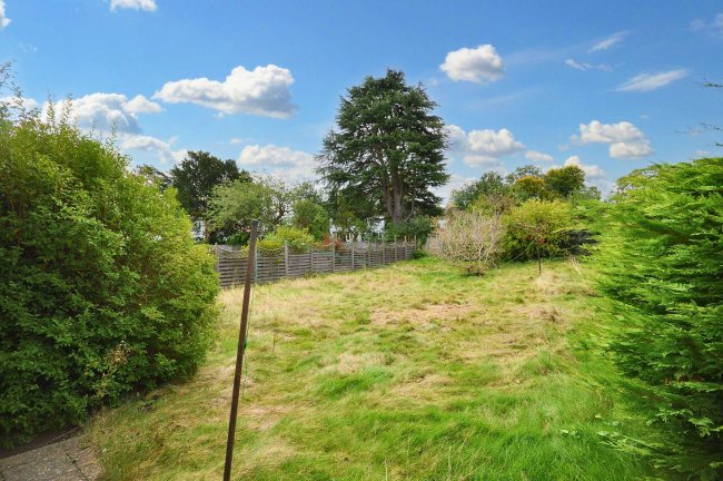 43 Cobham Road, Fetcham, Leatherhead, Surrey, KT22 9HT 3