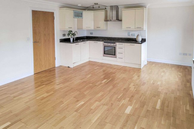 Flat 4, 6 The Avenue, Newmarket, Suffolk, CB8 9AA 4