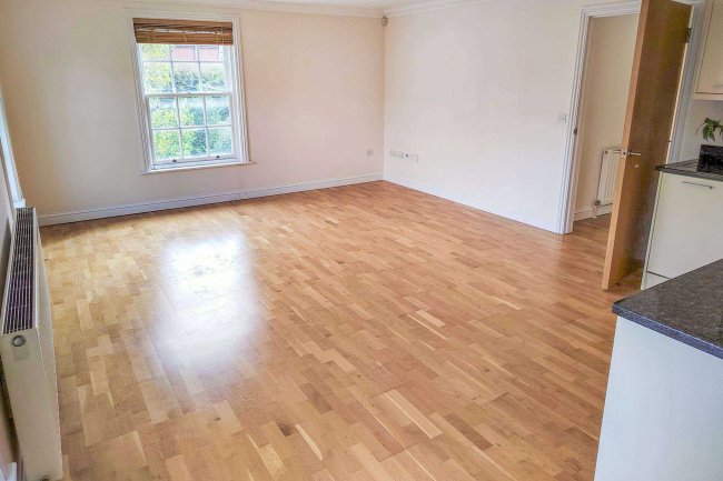 Flat 4, 6 The Avenue, Newmarket, Suffolk, CB8 9AA 4