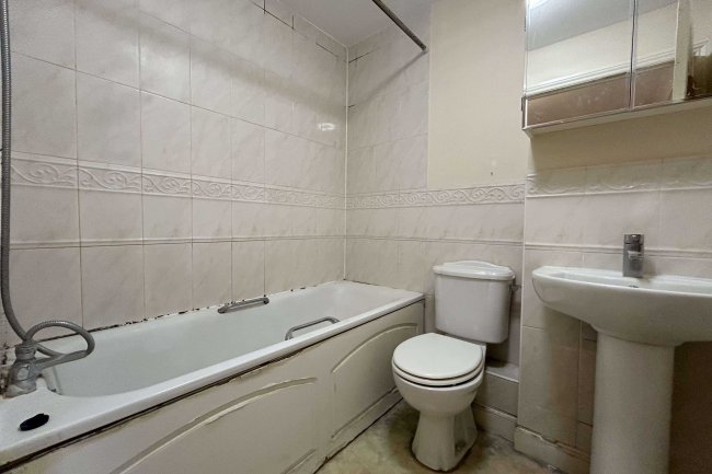 9 Hornbeam Close, Barking, Essex, IG11 0HA 8