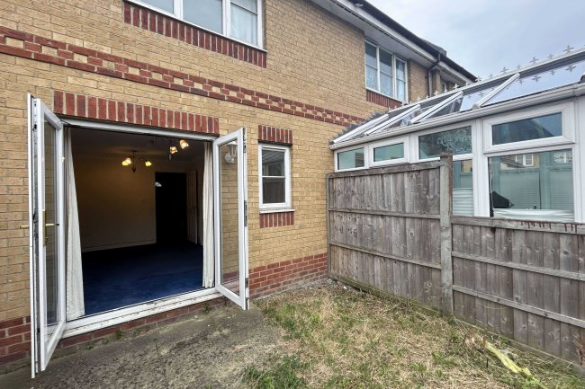 9 Hornbeam Close, Barking, Essex, IG11 0HA 8