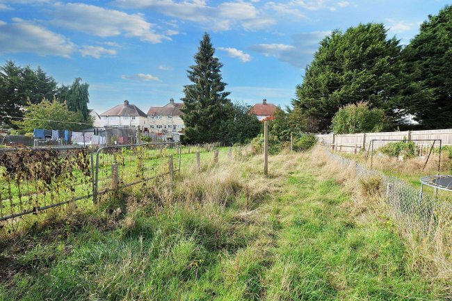 29 Pembroke Road, Spencer, Northampton, NN5 7EN 10