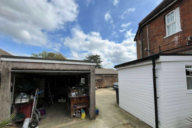 Carylls Country House, Faygate Lane, Faygate RH12 4SN 6