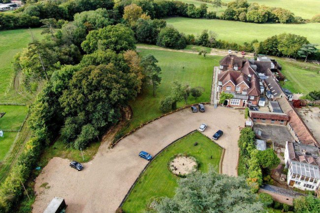 Carylls Country House, Faygate Lane, Faygate RH12 4SN 6