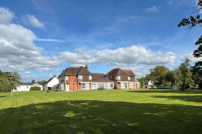 Carylls Country House, Faygate Lane, Faygate RH12 4SN 6