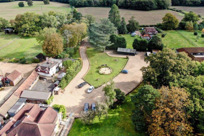 Carylls Country House, Faygate Lane, Faygate RH12 4SN 6