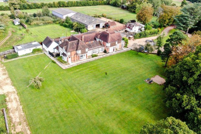 Carylls Country House, Faygate Lane, Faygate RH12 4SN 6