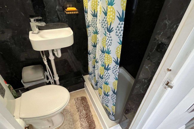 Carylls Country House, Faygate Lane, Faygate RH12 4SN 6