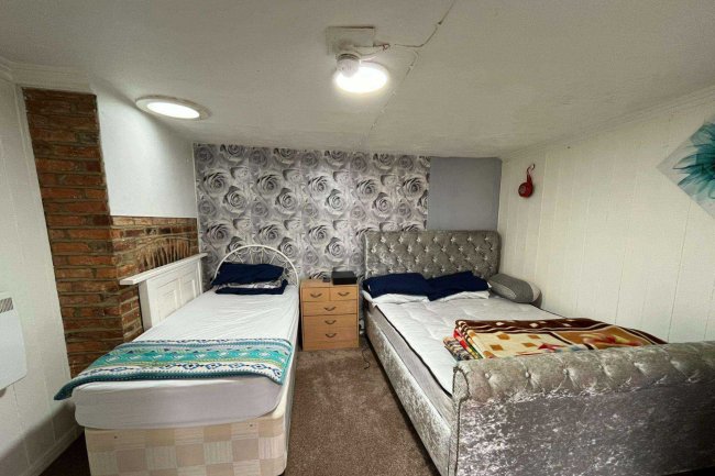 Carylls Country House, Faygate Lane, Faygate RH12 4SN 6