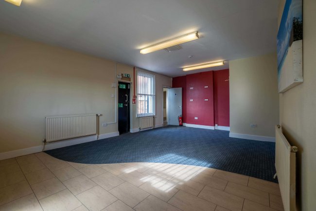 5-7 Market Place, Pontefract, WF8 1AG 25