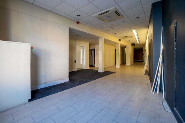 5-7 Market Place, Pontefract, WF8 1AG 25