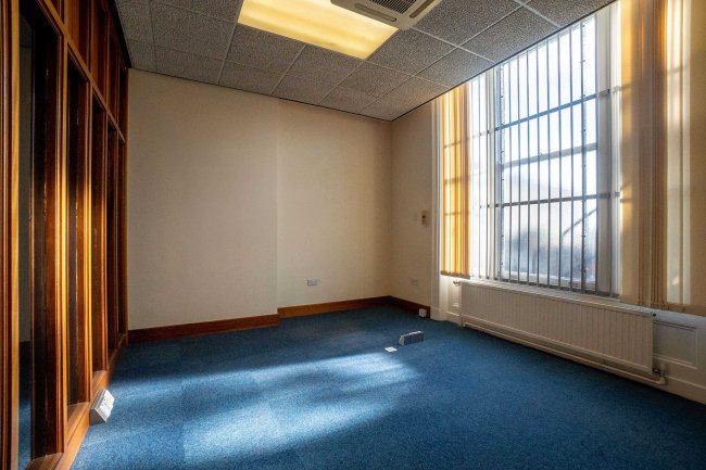 5-7 Market Place, Pontefract, WF8 1AG 25