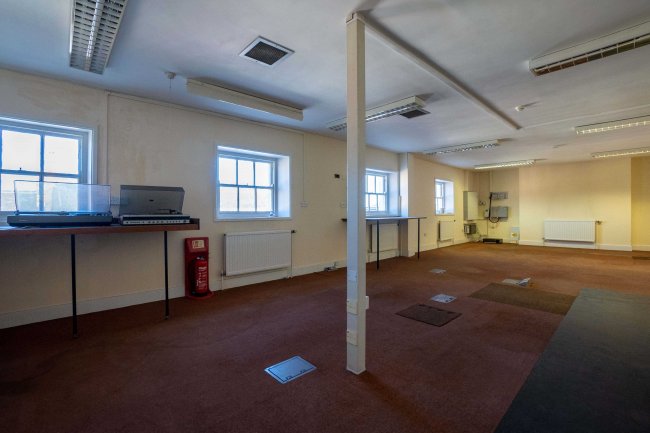 5-7 Market Place, Pontefract, WF8 1AG 25