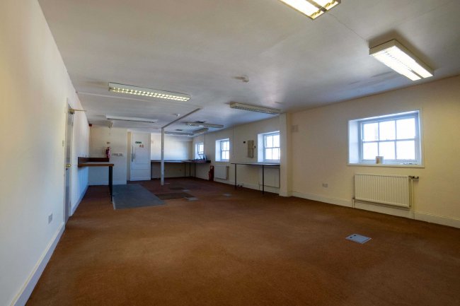 5-7 Market Place, Pontefract, WF8 1AG 25