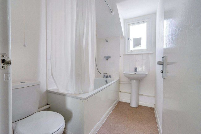 Flat E, 15 Newton Road, London W2 5JP 5