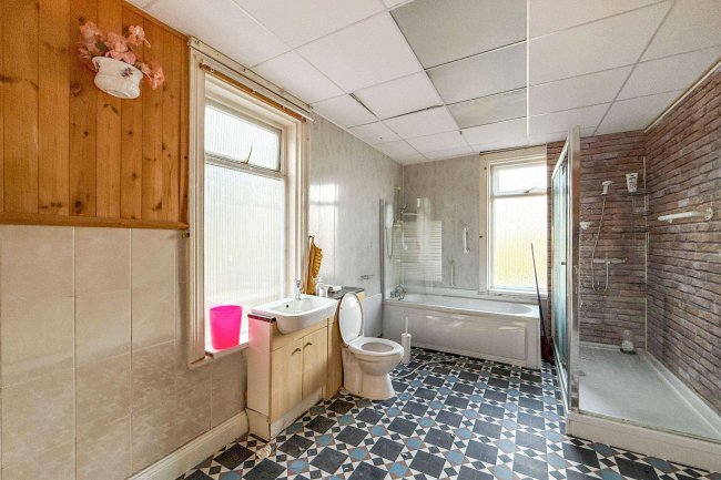 53 Beach Road, South Shields, Tyne And Wear, NE33 2QU 3