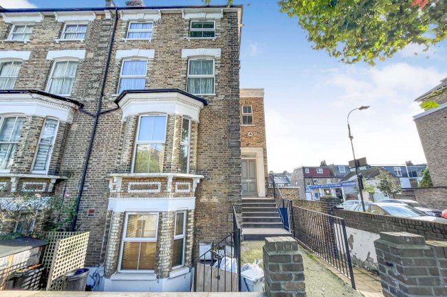 58 Loftus Road, Shepherds Bush, London W12 7EL 10