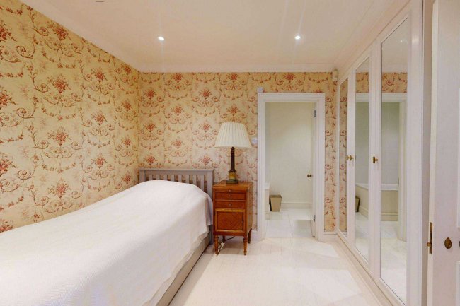 6 Montpelier Square, Knightsbridge, London SW7 1JT 5