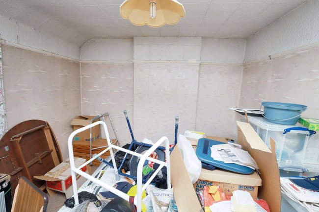 81 Ledgers Road, Slough, Berkshire, SL1 2RQ 3