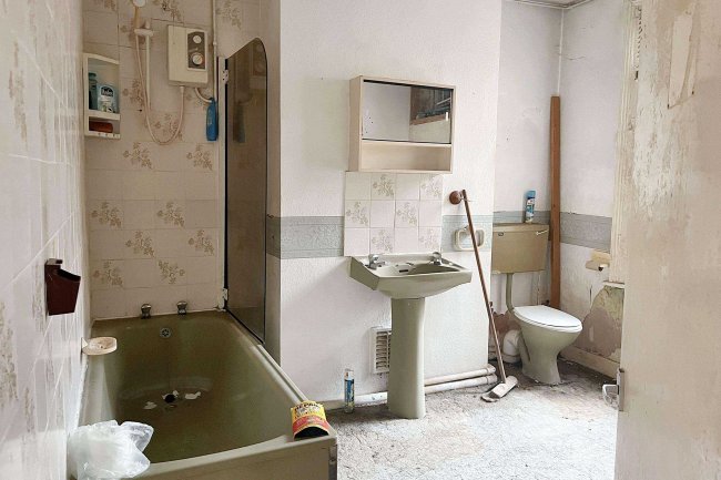 15 Ingatestone Road, South Norwood, London, SE25 4LG 9