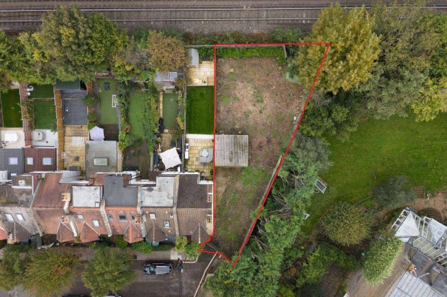 Land adjacent to 81 Rosslyn Ave Barnes, London SW13 0JY 7