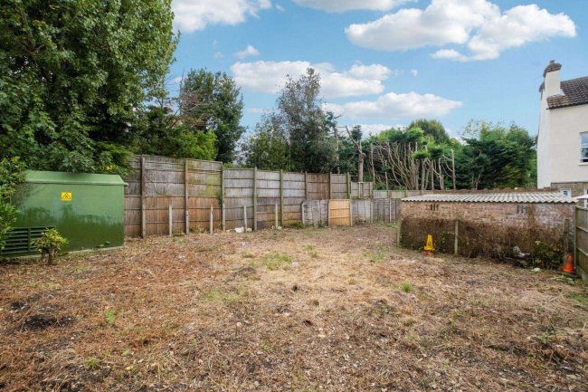 Land adjacent to 81 Rosslyn Ave Barnes, London SW13 0JY 7