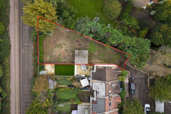 Land adjacent to 81 Rosslyn Ave Barnes, London SW13 0JY 7