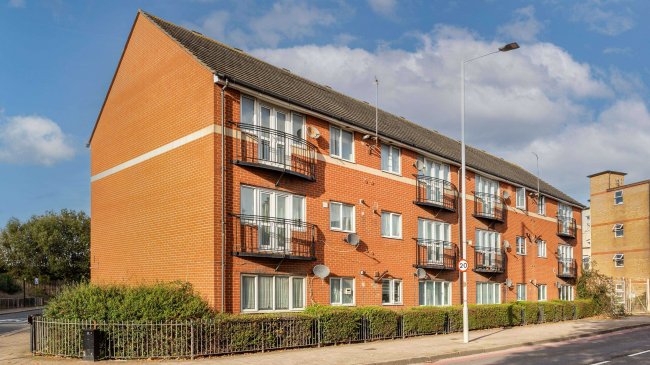 16 Milk Street, Beckton, London E16 2NG 4