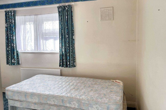 51 Bond Road, Mitcham, CR4 3HG 2