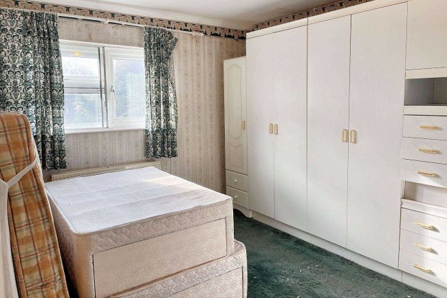 51 Bond Road, Mitcham, CR4 3HG 2