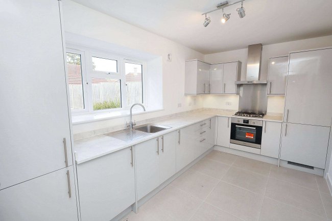 12 Sleaford Green, Watford, WD19 7EB 2