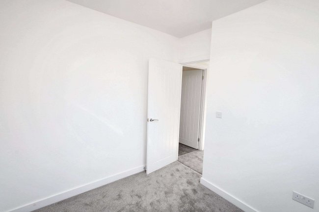 12 Sleaford Green, Watford, WD19 7EB 2