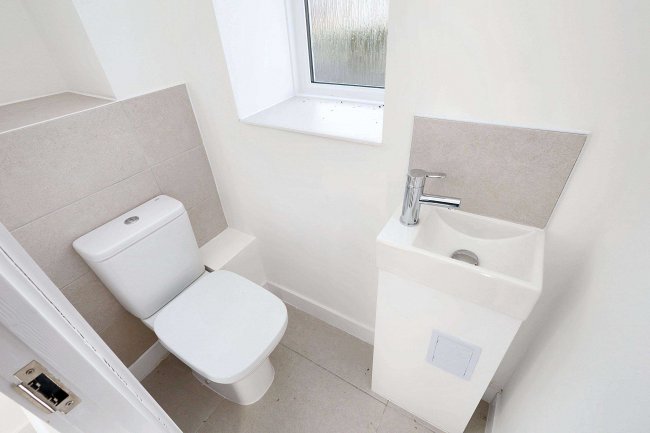 12 Sleaford Green, Watford, WD19 7EB 2