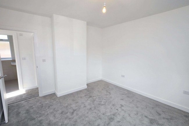 12 Sleaford Green, Watford, WD19 7EB 2