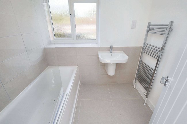 12 Sleaford Green, Watford, WD19 7EB 2