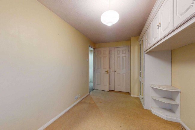 24 Benedict Court, Romford, Essex, RM6 6DW 4