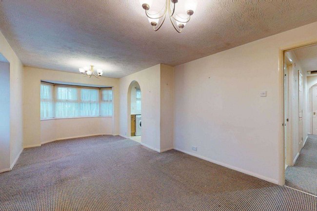 24 Benedict Court, Romford, Essex, RM6 6DW 4