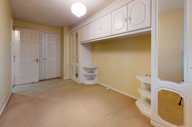 24 Benedict Court, Romford, Essex, RM6 6DW 4