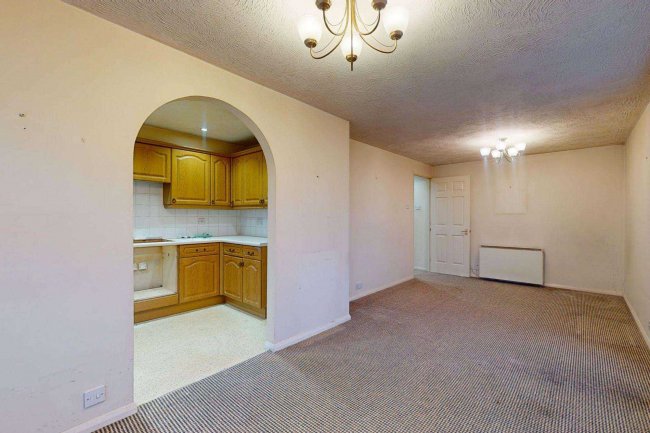 24 Benedict Court, Romford, Essex, RM6 6DW 4