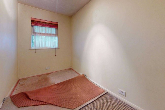 24 Benedict Court, Romford, Essex, RM6 6DW 4