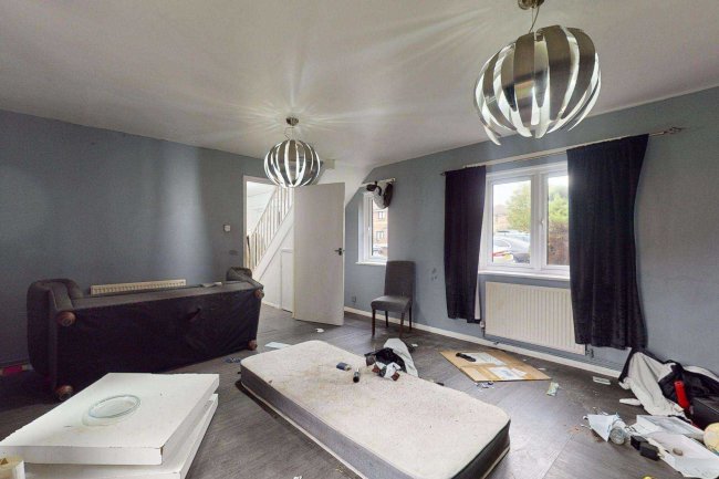 101 Gibbfield Close, Romford, Essex, RM6 5UF 5