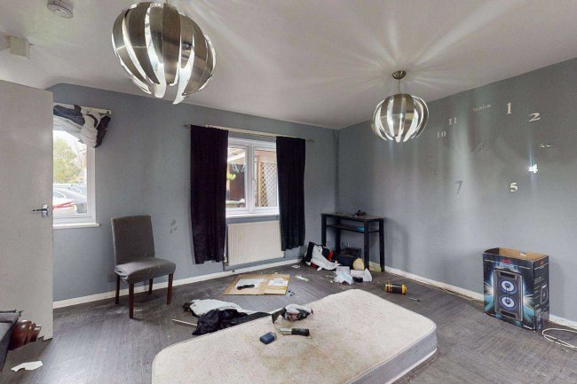 101 Gibbfield Close, Romford, Essex, RM6 5UF 5