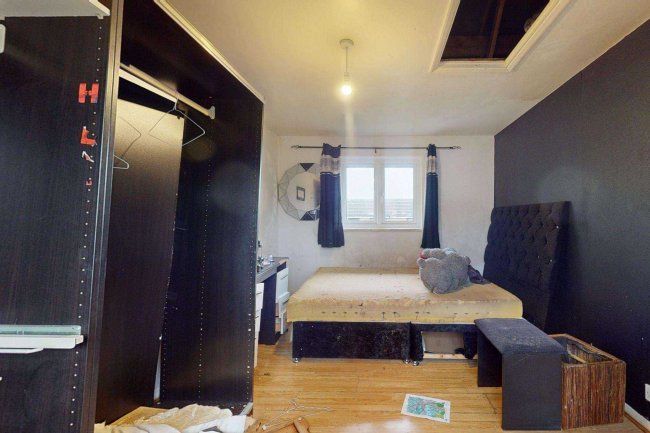 101 Gibbfield Close, Romford, Essex, RM6 5UF 5