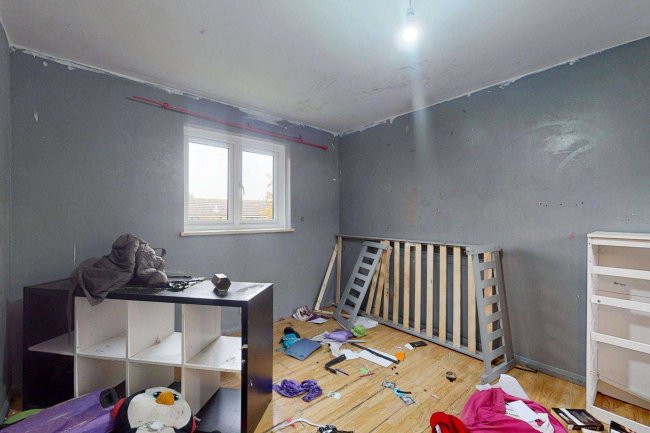 101 Gibbfield Close, Romford, Essex, RM6 5UF 5